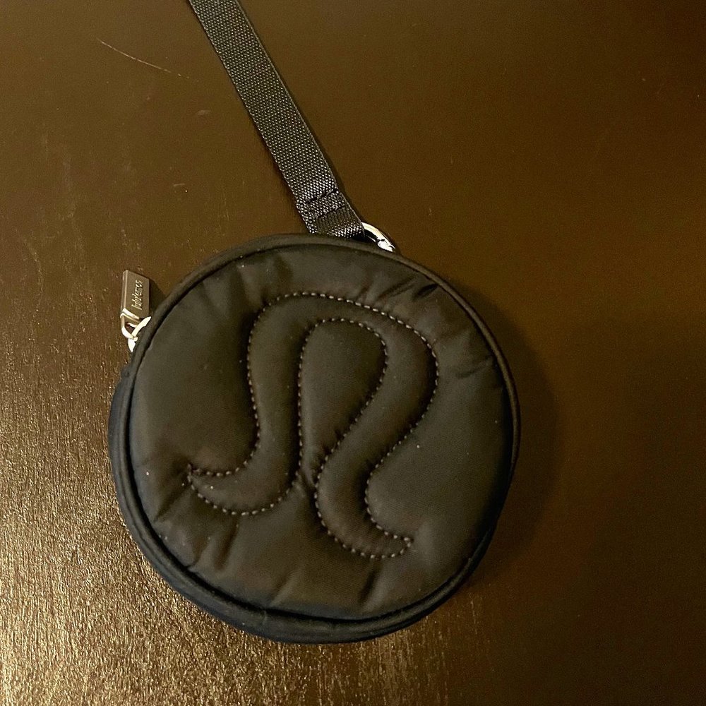 Lululemon Logo Pouch - Black